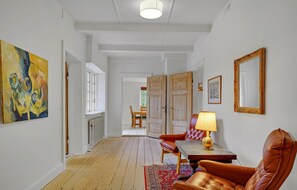 TV - 6 bedroom gorgeous home in Kværndrup (Kværndrup)