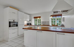 Fridge, stovetop, dishwasher, coffee/tea maker