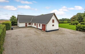 Exterior - 6 bedroom gorgeous home in Kværndrup (Kværndrup)