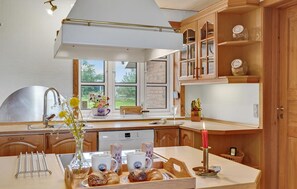 Réfrigérateur, plaque de cuisson, lave-vaisselle, cafetiÚre/bouilloire