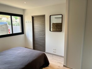 4 bedrooms, WiFi, bed sheets