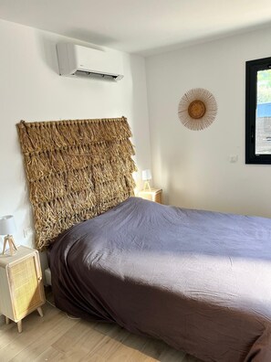 4 bedrooms, WiFi, bed sheets