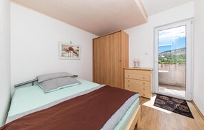 4 bedrooms, free WiFi, bed sheets