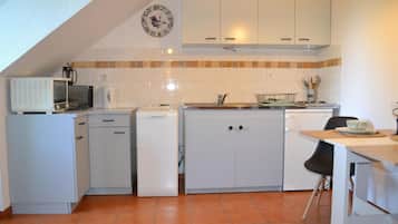 Fridge, microwave, oven, cookware/dishes/utensils