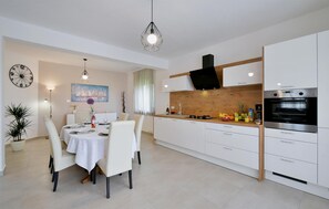 Fridge, microwave, oven, stovetop - Gorgeous home in Galizana (Galizana)