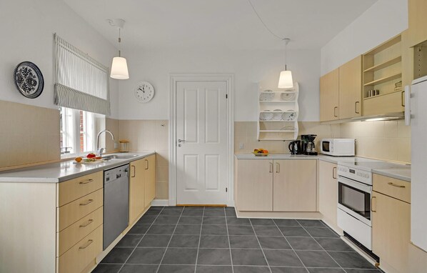 Fridge, stovetop, dishwasher, coffee/tea maker