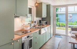 Kühlschrank, Mikrowelle, Herdplatte, Geschirrspüler