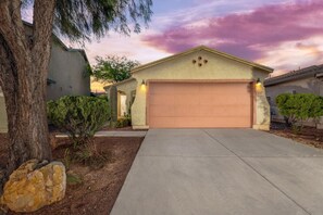 Exterior - KINO / Fenced / Sleeps 8 / Garage / 4 BR 2 BA (Tucson)