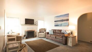 Smart TV, DVD player, table tennis, books