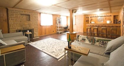 *Dyer House* Min fees, 5br/2ba Near Downtown/Beach, Family and Dog Friendly