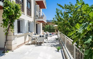 Outdoor dining - 1 bedroom nice apartment in Mokosica (Mokosica)