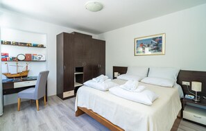 1 bedroom, free WiFi, bed sheets - 1 bedroom nice apartment in Mokosica (Mokosica)