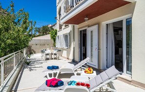 Outdoor dining - 1 bedroom nice apartment in Mokosica (Mokosica)