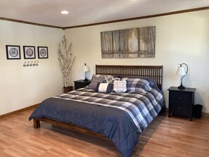 3 bedrooms, desk, iron/ironing board, travel crib - Cozy Cabin-Winter Fun! Dream of Summer Lake Life! (Cadillac)