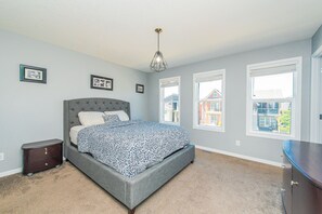 4 chambres, bureau, Wi-Fi gratuit, draps fournis