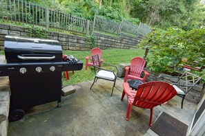 Terrace/patio - BBQ Grill, Fire-pit, 10 mins 2 downtown, 5 min UVA (Charlottesville)