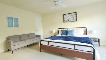 3 bedrooms, desk, free WiFi, bed sheets