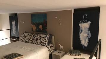 2 bedrooms, desk, soundproofing, iron/ironing board