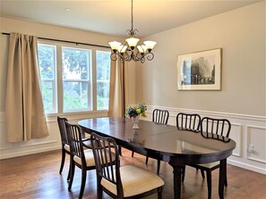 Dining - Spacious and quiet 5 bedroom home (Kenmore)
