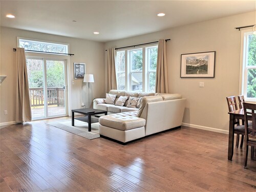 Spacious and quiet 5 bedroom home