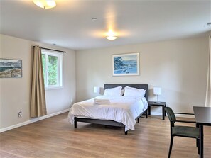 5 bedrooms, desk, iron/ironing board, free WiFi