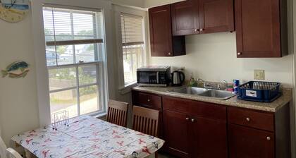 4 min walk to the beach. Large 1BD Pets Ok