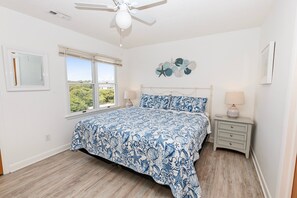 4 Schlafzimmer, Schreibtisch, BĂŒgeleisen/BĂŒgelbrett, kostenloses WLAN