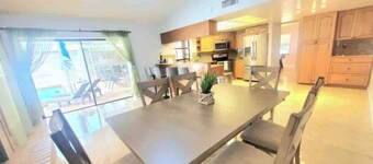 Tampa Home w BBQ patio pool /5 Beds /9 Guests