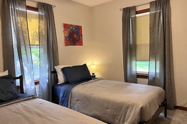 2 dormitoris, escriptori, planxa i posts de planxar i wifi gratuïta