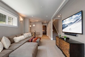 Smart-tv, pejs, stereoanlæg, kontorer