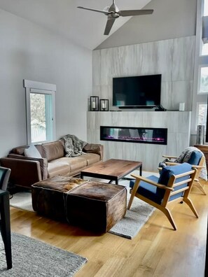 Smart-TV, Kamin, Stereoanlage, Arbeitsbereiche