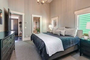 4 Schlafzimmer, Schreibtisch, Bügeleisen/Bügelbrett, WLAN