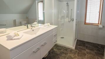 Combined shower/bathtub, jetted bath