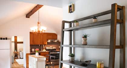 Dog friendly hideaway in Bucks County near River