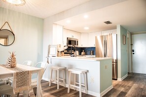 Frigorifero, forno, piano cottura, lavastoviglie