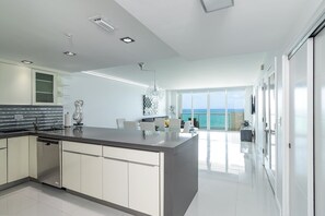 Interior - FULL OCEAN FRONT  UNIT ON THE OCEAN (Miami Beach)
