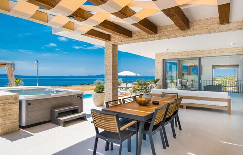 Gorgeous home in Novalja with sauna