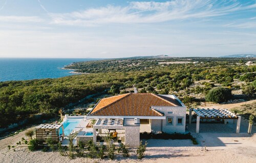 Magnifique maison avec sauna à Novalja