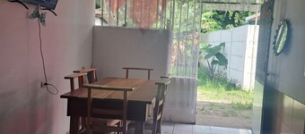 CASA VACACIONAL PUERTO VIEJO, HOME CREK, A 5 MINUTOS  DE LA PLAYA