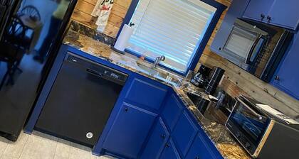 The Legends - Cabin in the heart of Maud Texas