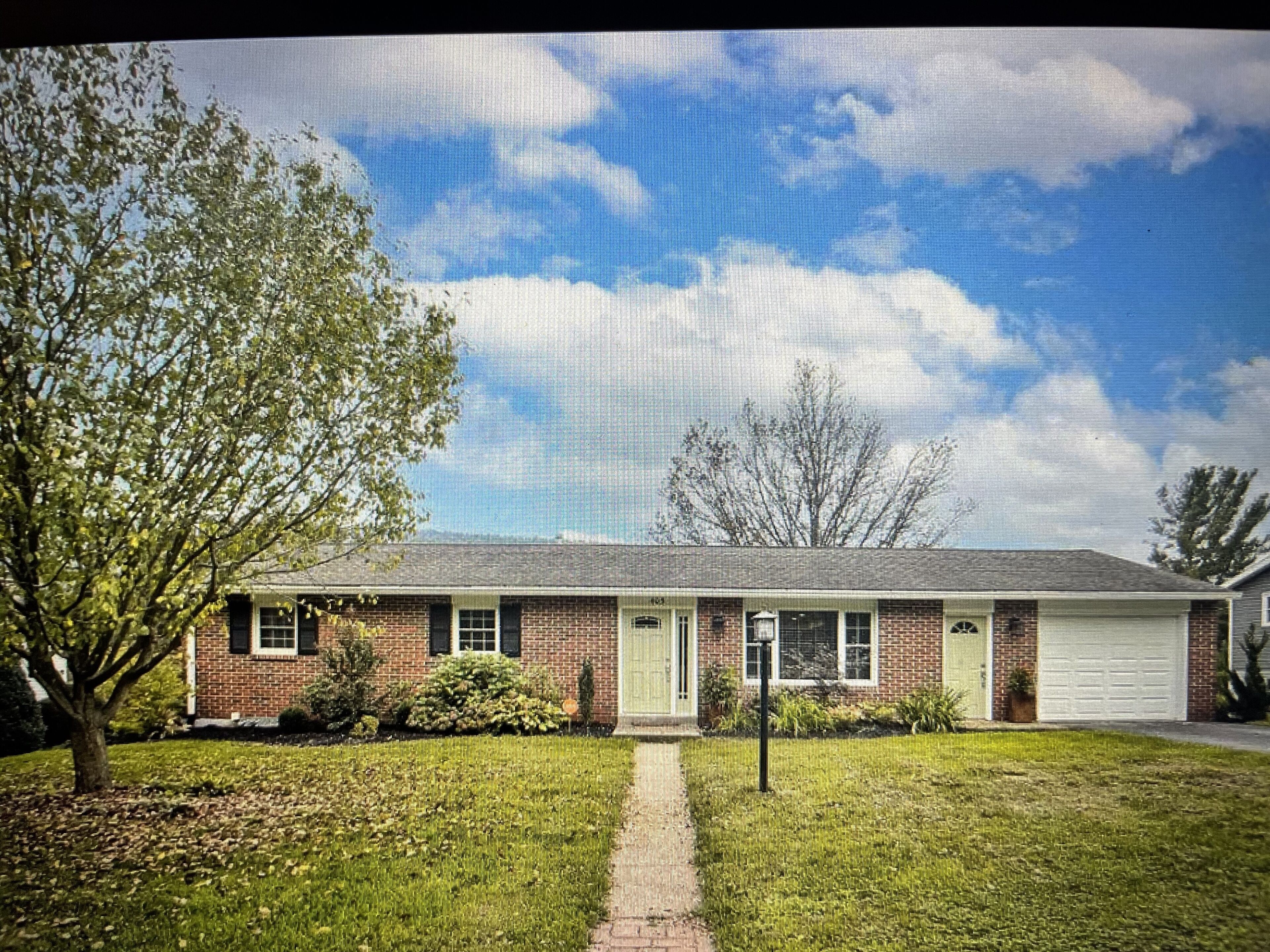 Gorgeous Family Home in Quiet Neighborhood w/Mountain View 