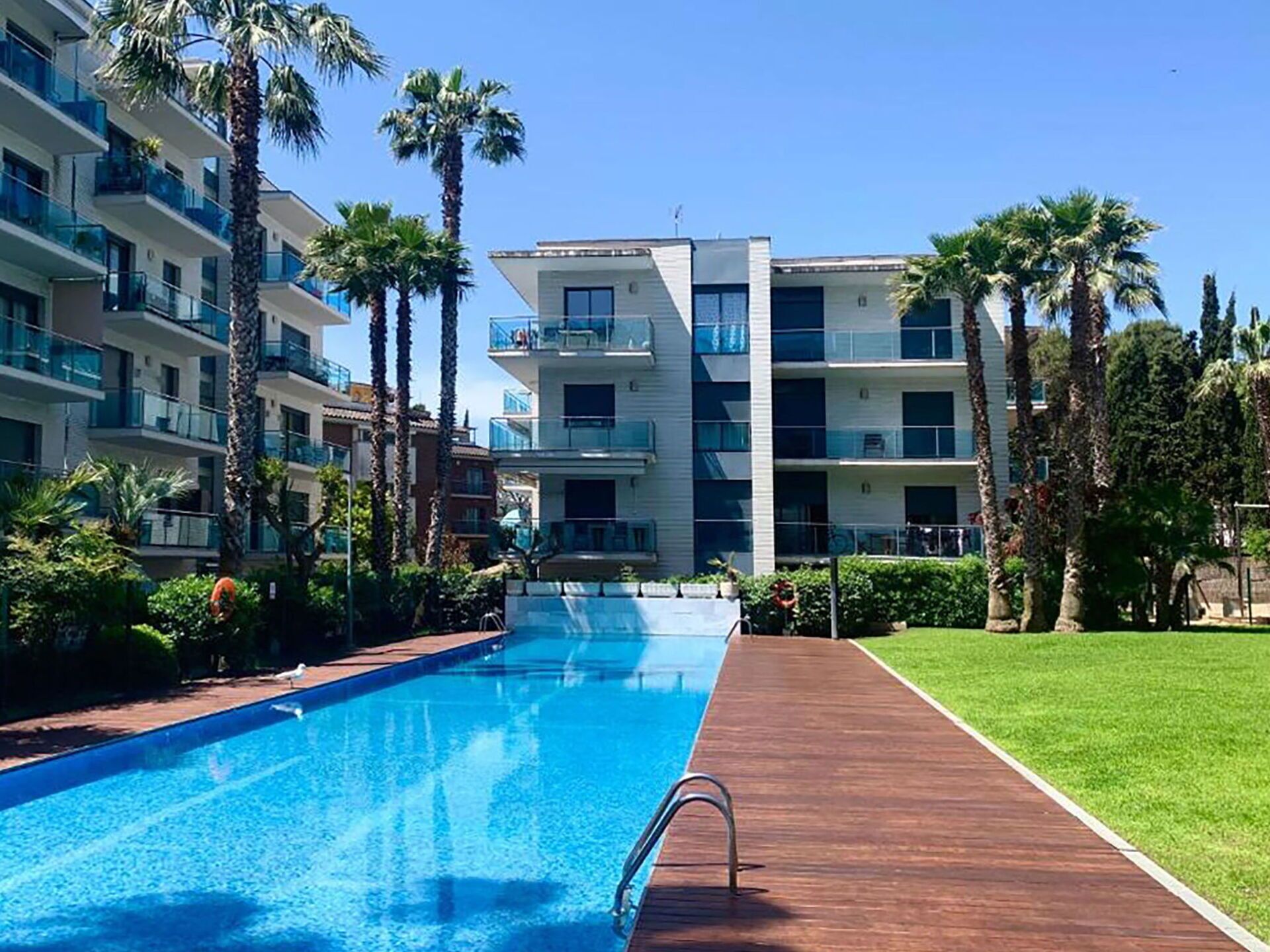 Cosy apartment for 6 people with WIFI, pool, TV and patio, Lloret De