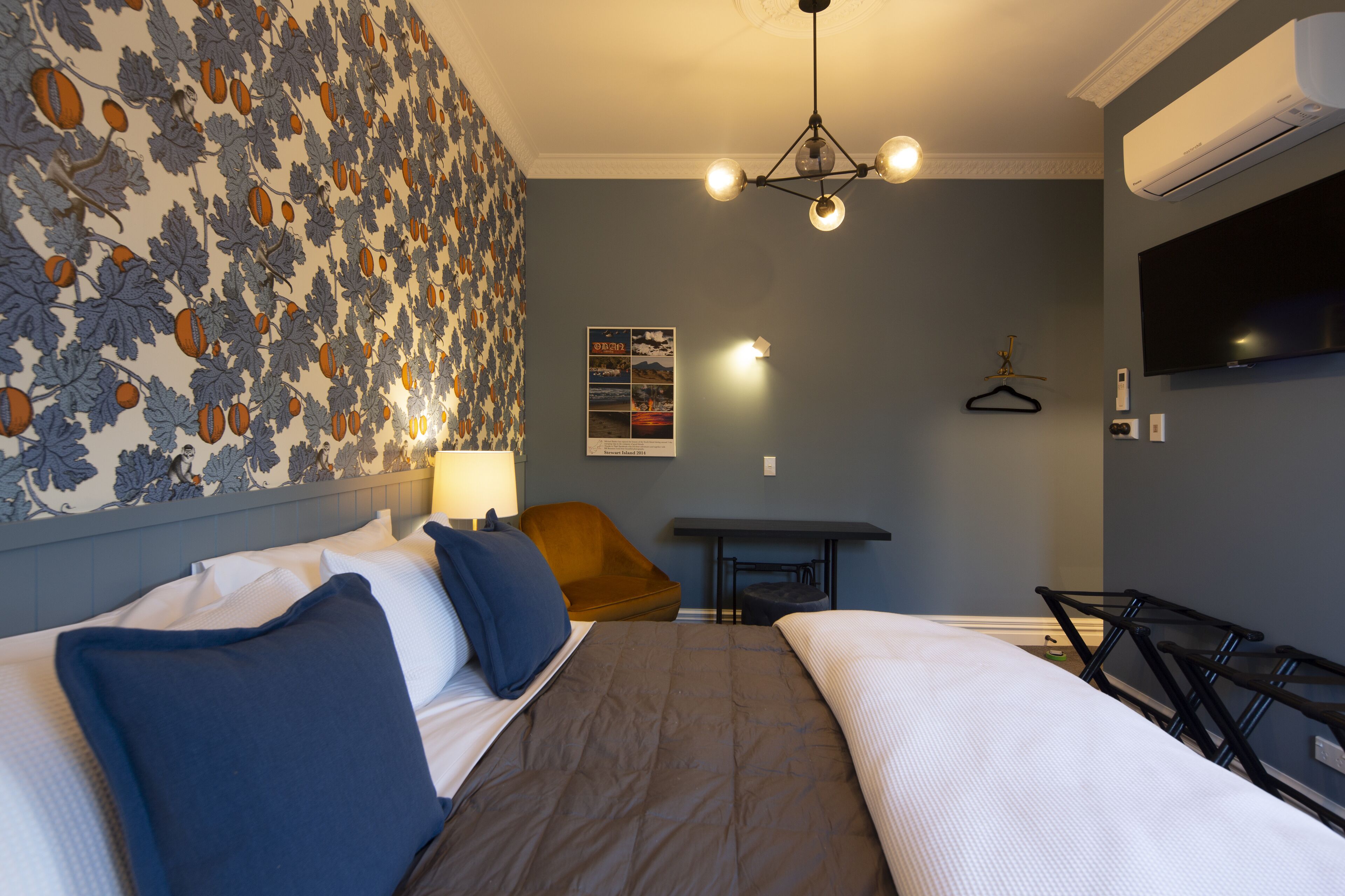 Room 3 Superking Ensuite, Downstairs | Premium bedding, individually decorated, individually furnished, desk