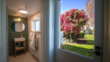 Room 1 Superking Ensuite, Downstairs | Bathroom | Shower, designer toiletries, hair dryer, bathrobes