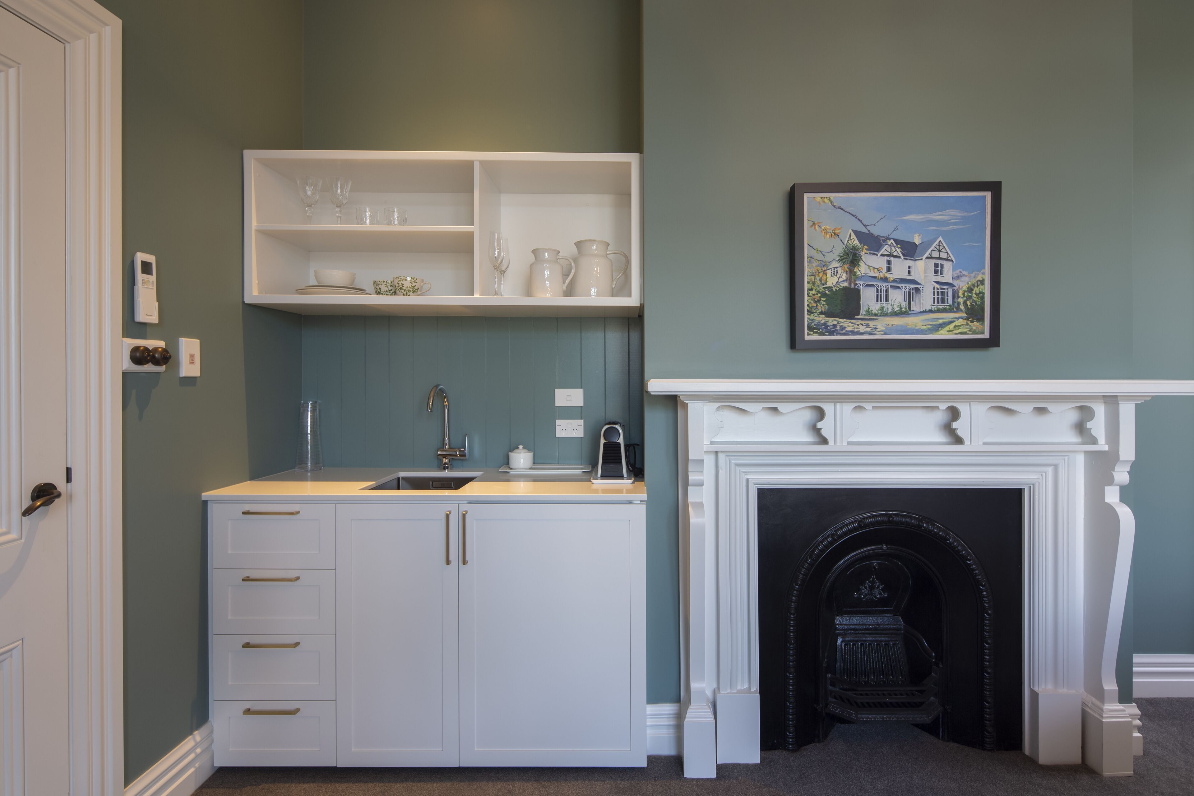 Room 1 Superking Ensuite, Downstairs | Premium bedding, individually decorated, individually furnished, desk