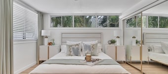 Newly remodeled beach house by Lido Beach and private pool