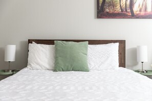 4 bedrooms, iron/ironing board, free WiFi, bed sheets