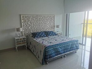 3 bedrooms, iron/ironing board, WiFi, bed sheets