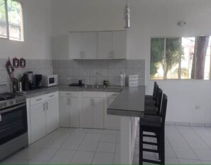 冰箱、微波炉、烤箱、炉灶