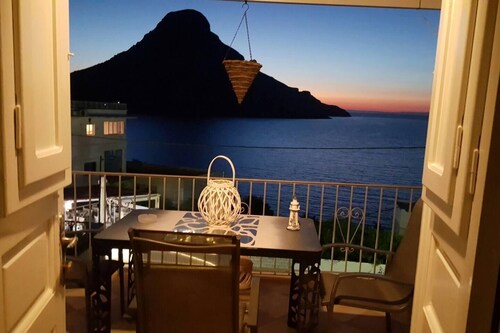 Grande Grotta Studios - Sleeps 8 - Free Parking